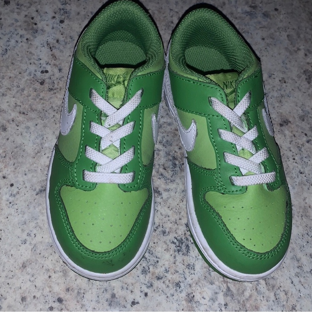 Kermit green Nike dunks toddler
